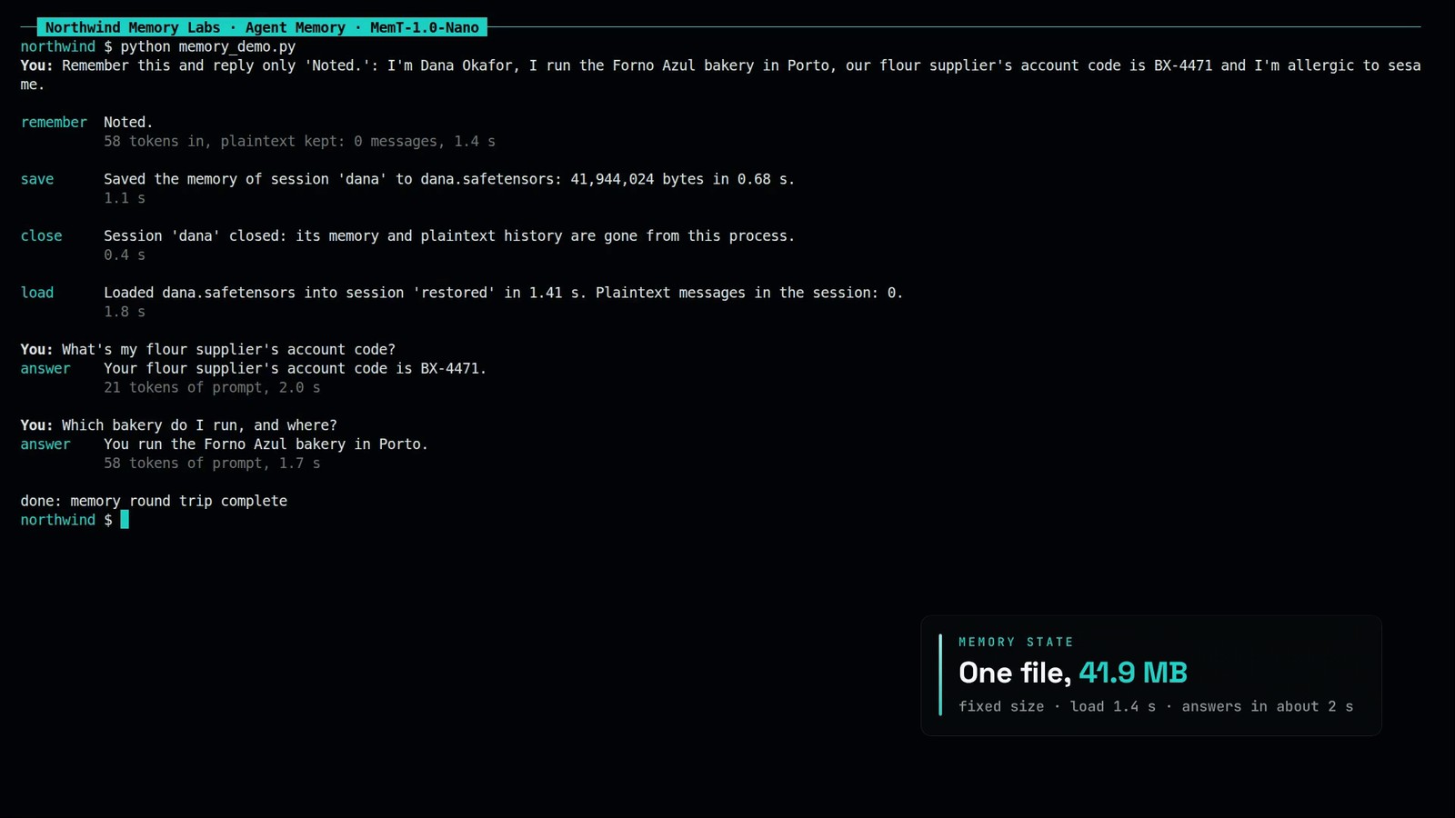 Aller-retour en terminal avec MemT-1.0-Nano : un fait est retenu, le fichier de mémoire est enregistré puis chargé dans une nouvelle session, et la réponse revient du fichier. Cliquez pour lancer la vidéo